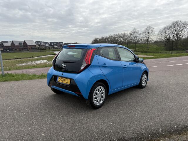 Toyota AYGO 1.0 VVT-i x-play limited bj2018/32500km/achteruitrij camera/cabrio