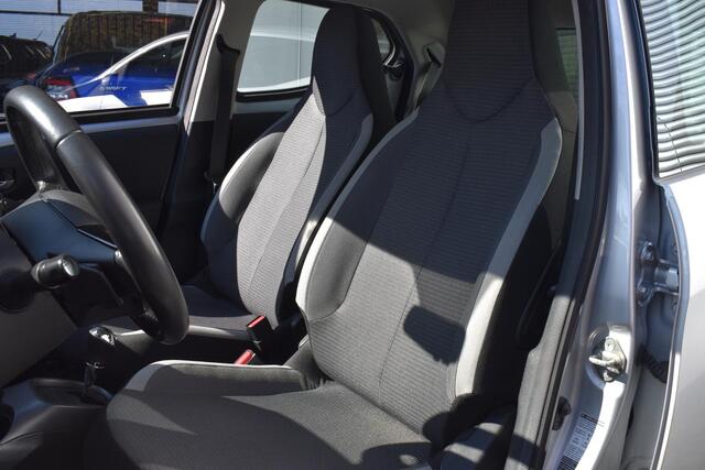 Toyota AYGO 1.0 VVT-i x-play Automaat | Carplay Navigatie | Camera | 12 mnd BOVAG garantie | Whatsapp 06-53188999