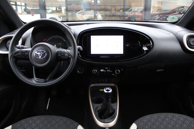 Toyota AYGO X 1.0 VVT-i MT Premium Cabrio 2e Paasdag open van 10:00 - 15:00 | Rijklaar | Stoelverwarming | Keyless | Parkeersens. v+a | Camera | Navi | Apple/Android | LED
