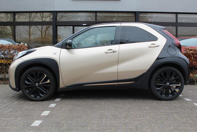 Toyota AYGO X 1.0 VVT-i MT Premium Cabrio 2e Paasdag open van 10:00 - 15:00 | Rijklaar | Stoelverwarming | Keyless | Parkeersens. v+a | Camera | Navi | Apple/Android | LED