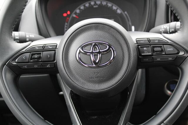 Toyota AYGO X 1.0 VVT-i MT Premium Cabrio 2e Paasdag open van 10:00 - 15:00 | Rijklaar | Stoelverwarming | Keyless | Parkeersens. v+a | Camera | Navi | Apple/Android | LED