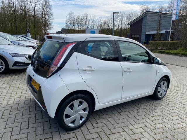 Toyota AYGO 1.0 VVT-I X-PLAY