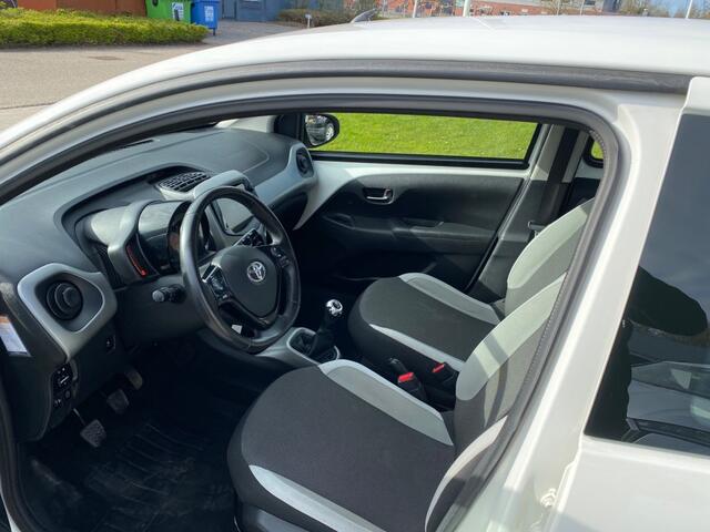 Toyota AYGO 1.0 VVT-I X-PLAY
