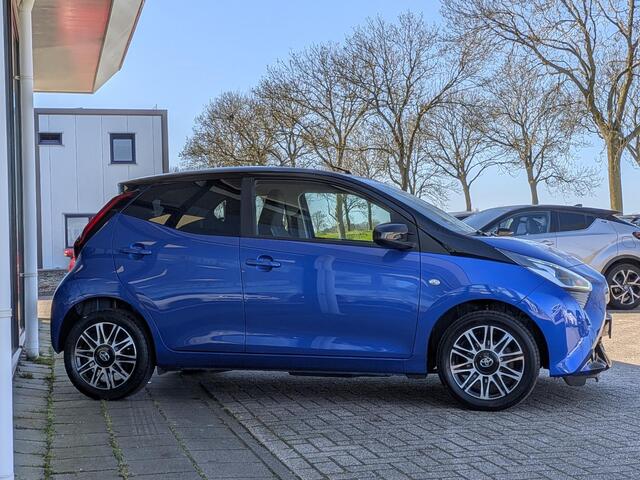 Toyota AYGO 1.0 VVT-i x-clusiv | Climate control | Half-leer | Led | Camera | Bluetooth | DAB