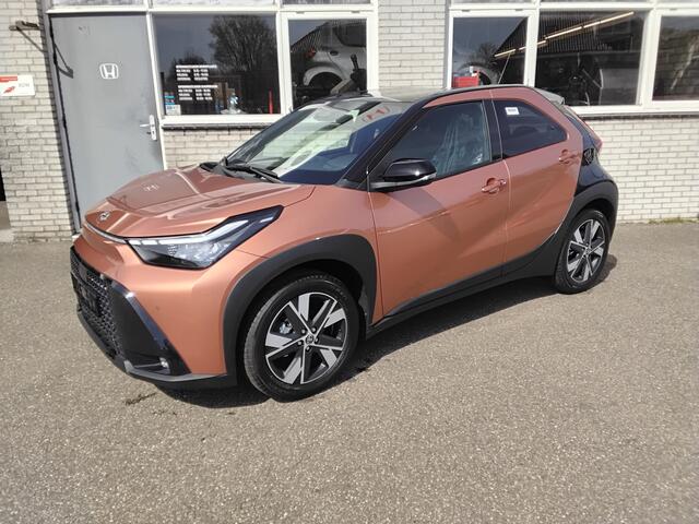 Toyota AYGO X Hybrid 115 Pulse *Easy Pack* Cinnnamon/black metallic*