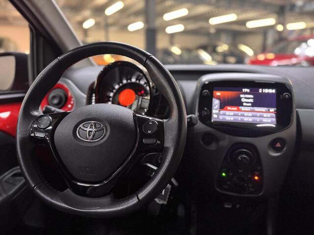 Toyota AYGO 1.0 VVT-i x-Play Airco Touchscreen Camera Apple Car Play Android Auto 5drs NL-Auto Dealeronderhouden