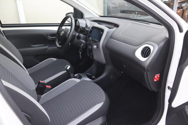 Toyota AYGO 1.0 VVT-i x-play - NL- Auto!! Camera I Airco I Apple