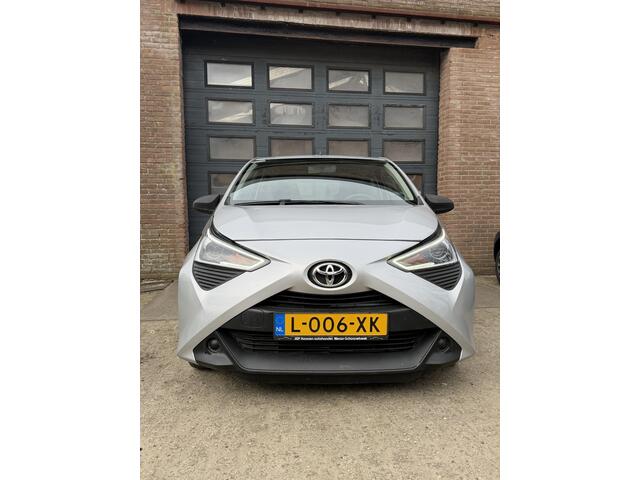 Toyota AYGO 1.0 VVT-i x-fun Airco/5DRS/LED/NAP
