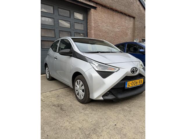 Toyota AYGO 1.0 VVT-i x-fun Airco/5DRS/LED/NAP