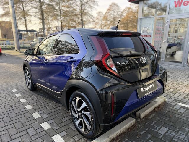 Toyota AYGO X 1.0 VVT-i MT Pulse | GEEN AFLEVERKOSTEN | Apple/Android, Cruise control, Lichtmetalen velgen 17", Voorstoelen verwarmd