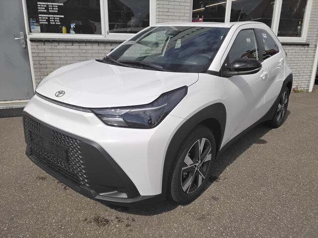 Toyota AYGO X Hybrid 115 play +lichtmetalen velgen en stoelverwarming