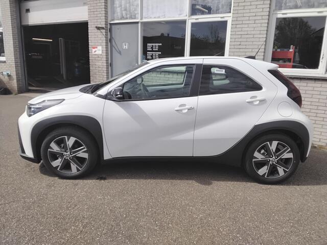 Toyota AYGO X Hybrid 115 play +lichtmetalen velgen en stoelverwarming