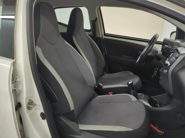 Toyota AYGO 1.0 VVT-i x-play 1e Eigenaar | Dealer Onderh | BTW | NAP | Camera | Navi | Carplay | Full Led | Start/Stop | Hill-Hold