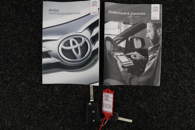 Toyota AYGO 1.0 VVT-i x-fun | airco | Bluetooth telefoonvoorbereiding |