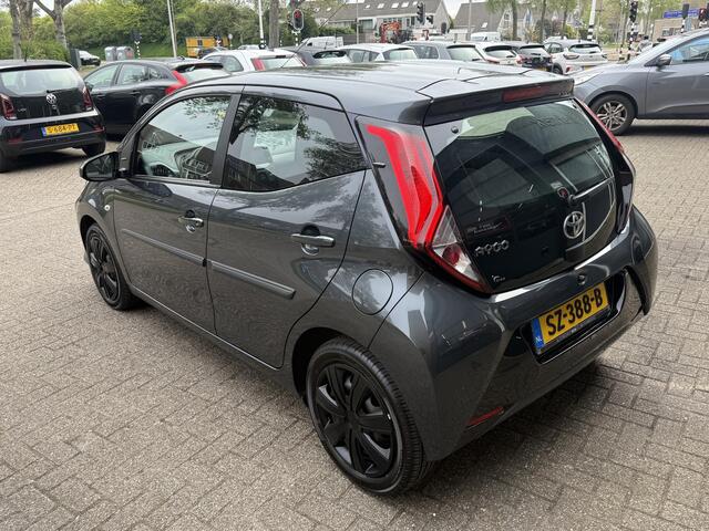 Toyota AYGO 1.0 VVT-i x-play / Airco/ Bleutooth/ Camera/ LED/ Elektrische ramen