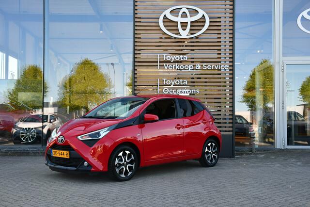Toyota AYGO 1.0 VVT-i x-joy 5-deurs 72pk | Signaalkleur rood | Lichtmetalen velgen 15 | Achteruitrijcamera