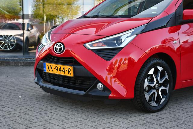 Toyota AYGO 1.0 VVT-i x-joy 5-deurs 72pk | Signaalkleur rood | Lichtmetalen velgen 15 | Achteruitrijcamera