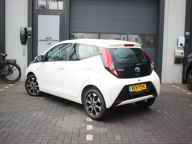 Toyota AYGO 1.0 VVT-i x-play CARPLAY, CAMERA, AUTOMAAT, BTW AUTO