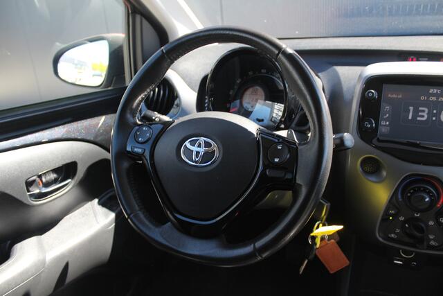 Toyota AYGO 1.0 VVT-i x-first | Incl. 12 maanden garantie | Achteruitrijcamera | Elektrische ramen | Lichtmetalen velgen | Bluetooth | Airco