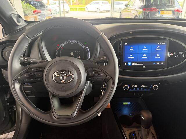 Toyota AYGO X 1.0 VVT-i S-CVT Envy JBL Audio / 18" / Mistlampen / Apple Carplay / Lane Assist / Adapt. Cruise Control / 1e eigenaar