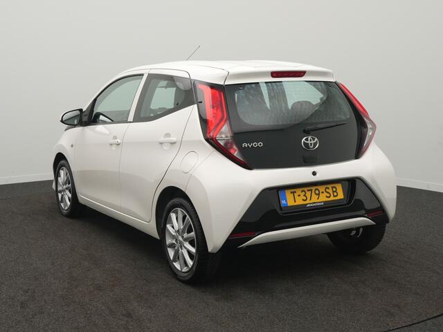 Toyota AYGO 1.0 VVT-i X-Play - RIJKLAARPRIJS - All Seasonbanden - Achteruitrijcamera - Apple Carplay - Android Auto - Lichtmetalen velgen