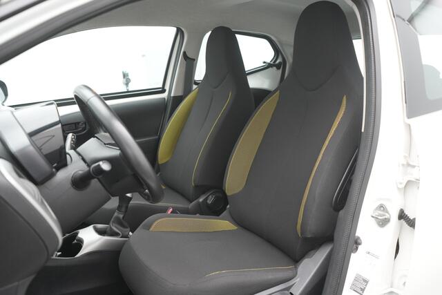 Toyota AYGO 1.0 VVT-i X-Play - RIJKLAARPRIJS - All Seasonbanden - Achteruitrijcamera - Apple Carplay - Android Auto - Lichtmetalen velgen