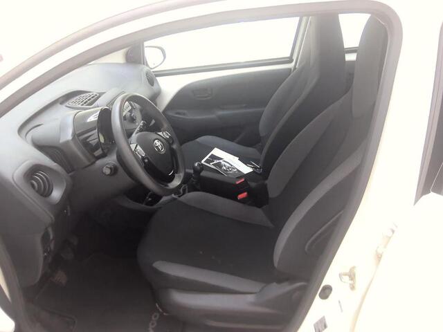 Toyota AYGO 1.0 VVT-i x-Fun Airconditioning Bluetooth LED 5drs NL-Auto Dealeronderhouden