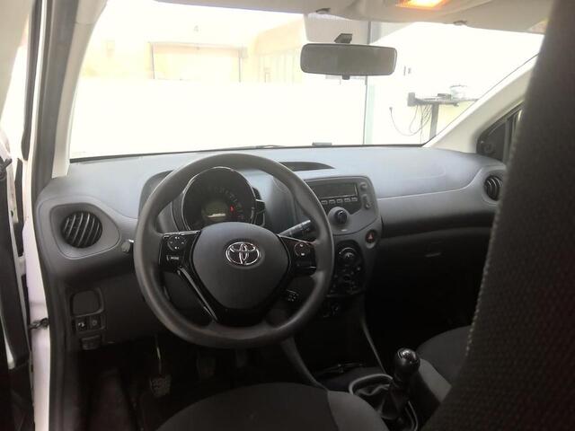 Toyota AYGO 1.0 VVT-i x-Fun Airconditioning Bluetooth LED 5drs NL-Auto Dealeronderhouden