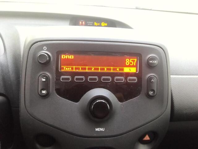 Toyota AYGO 1.0 VVT-i x-Fun Airconditioning Bluetooth LED 5drs NL-Auto Dealeronderhouden