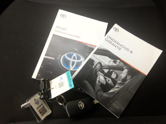 Toyota AYGO 1.0 VVT-i x-Fun Airconditioning Bluetooth LED 5drs NL-Auto Dealeronderhouden
