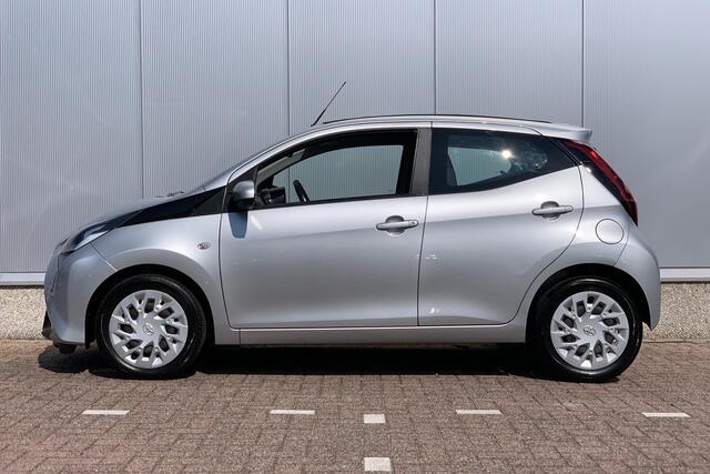 Toyota AYGO 1.0 VVT-i x-play | Cabrio | Camera | Airco | Navigatie