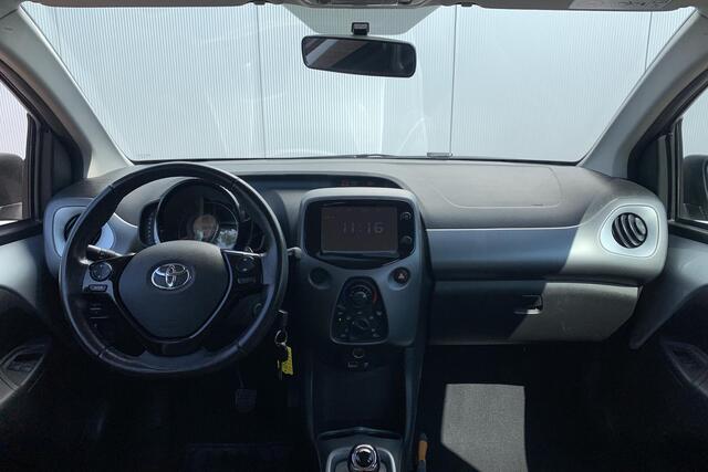Toyota AYGO 1.0 VVT-i x-play | Cabrio | Camera | Airco | Navigatie