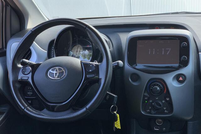 Toyota AYGO 1.0 VVT-i x-play | Cabrio | Camera | Airco | Navigatie