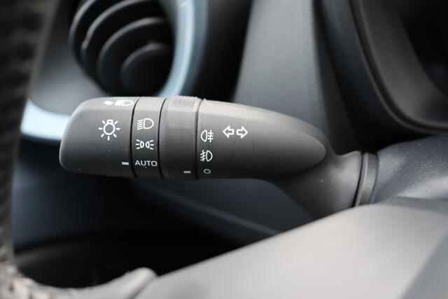 Toyota AYGO X 1.0 VVT-i Envy, Parkeersensoren Keyless entry, Adaptieve cruise control, Stoelverwarming, Climate control.