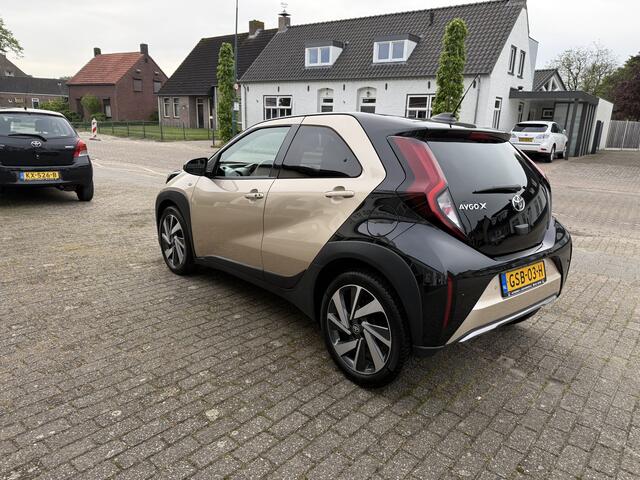 Toyota AYGO X 1.0 VVT-i S-CVT Premium Stoelverwarming, Navigatiesysteem