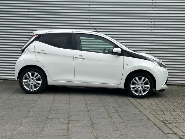 Toyota AYGO 1.0 VVT-i x-joy | Dealeronderhouden | Camera | Navi | LM-velgen |