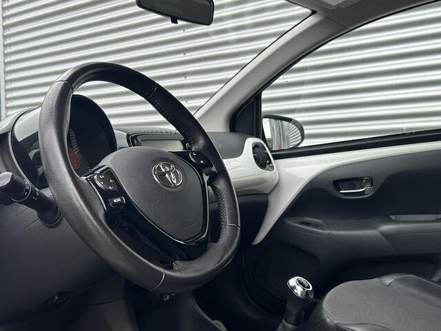 Toyota AYGO 1.0 VVT-i x-joy | Dealeronderhouden | Camera | Navi | LM-velgen |