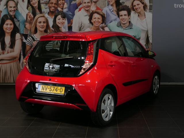 Toyota AYGO 1.0 VVT-i x-play - Camera - Airco - Bluetooth