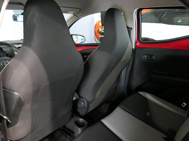 Toyota AYGO 1.0 VVT-i x-play - Camera - Airco - Bluetooth