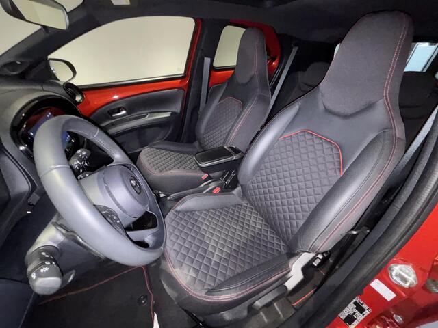 Toyota AYGO X 1.0 VVT-i S-CVT Premium | Open dak | JBL audio | Navigatie | Stoelverwarming