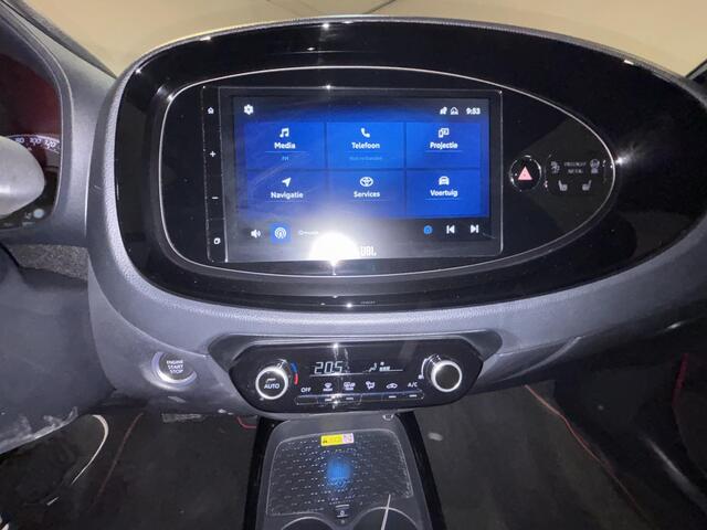 Toyota AYGO X 1.0 VVT-i S-CVT Premium | Open dak | JBL audio | Navigatie | Stoelverwarming