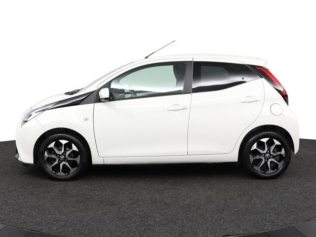 Toyota AYGO 1.0 VVT-i x-joy | Climate control | DAB+ | Camera | Apple Carplay/Android Auto |