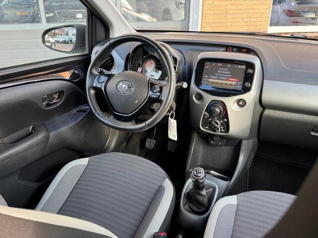 Toyota AYGO 1.0 VVT-I X-PLAY LIMITED 5-DEURS NL-AUTO/AIRCO/CAMERA/BLUETOOTH