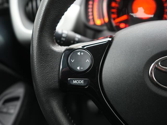Toyota AYGO 1.0 VVT-i x-play | Achteruitrijcamera | Climate Control | Cruise Control |