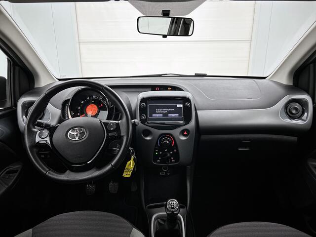 Toyota AYGO 1.0 VVT-i x-play | Dealer onderhouden | Apple CarPlay/Android Auto | achteruitrijcamera | Airco | Onderweg-naar-dealer