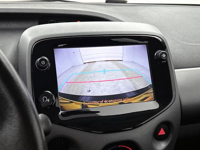 Toyota AYGO 1.0 VVT-i x-play | Dealer onderhouden | Apple CarPlay/Android Auto | achteruitrijcamera | Airco | Onderweg-naar-dealer