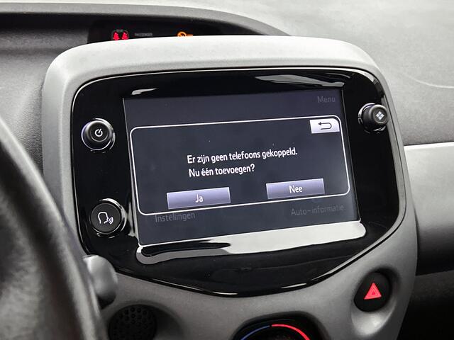 Toyota AYGO 1.0 VVT-i x-play | Dealer onderhouden | Apple CarPlay/Android Auto | achteruitrijcamera | Airco | Onderweg-naar-dealer