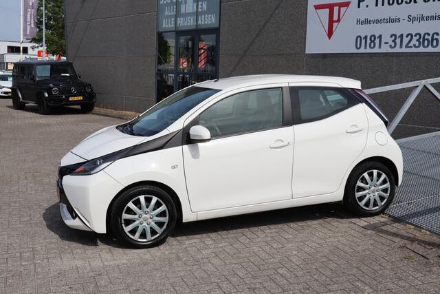 Toyota AYGO 1.0 VVT-i x-play Dealeronderhouden! Achteruitrijcamera/Airco/Bluetooth/Nederlandse auto! 2E PINKSTERDAG GEOPEND VAN 12:00 TOT 17:00 (ROTTERDAM&HELLEVOETSLUIS)