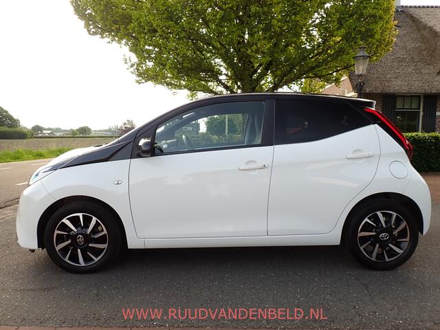 Toyota AYGO 1.0 VVT-i X-CITE TWO-TONE / CRUISE / CARPLAY / CAMERA / AIRCO /