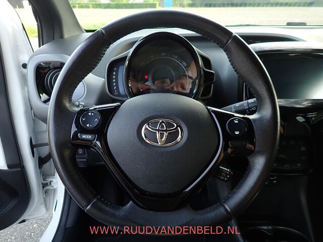 Toyota AYGO 1.0 VVT-i X-CITE TWO-TONE / CRUISE / CARPLAY / CAMERA / AIRCO /